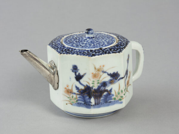 Teapot with octopus scroll pattern on the lid and floral pattern on the base