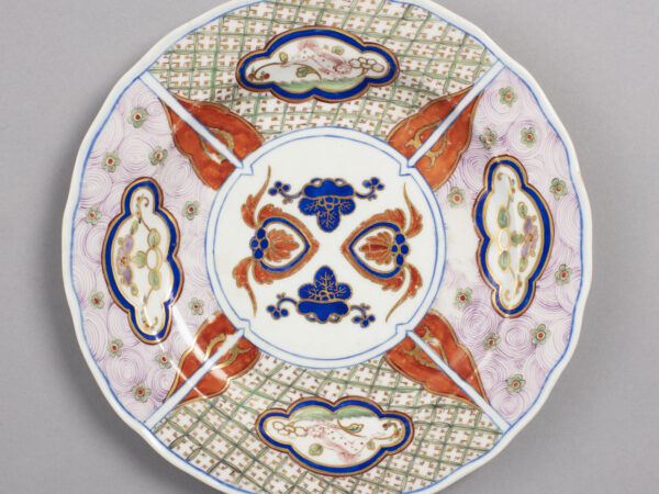 Dish with design of Chinese lions and paulownia crests in red, blue and green