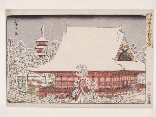 Japanese print of a large traditional Japanese building with snow on the roof. From the veranda many small figures can be seen looking out at the garden. The trees are covered with snow and walking through them we can see many small figures with their opened umbrellas. In the background there is a tall tower.